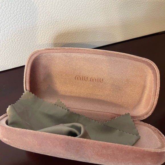 Prada sunglasses - Picture 6 of 7